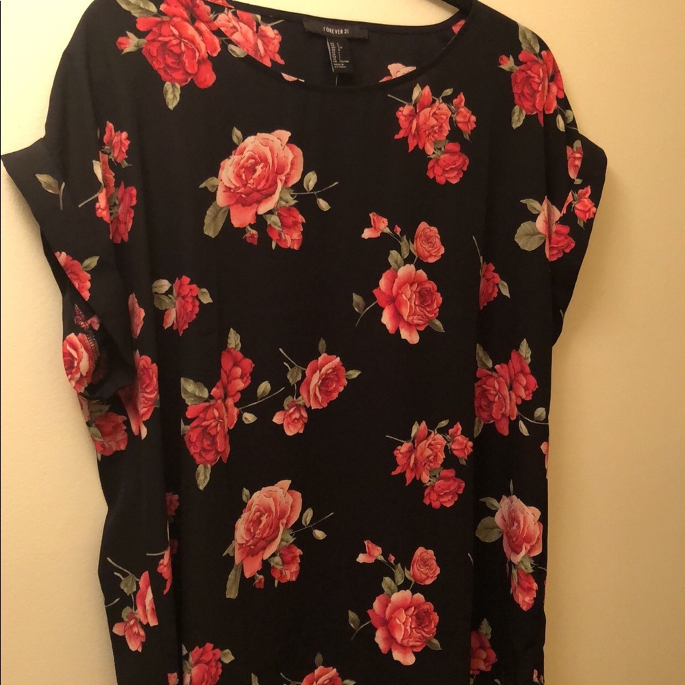 Short sleeved floral dressy top❤️